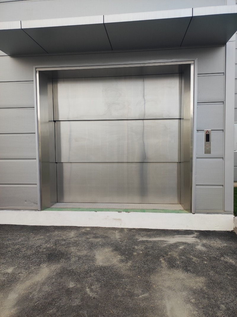 thang máy tải hàng 2000kg cho nhà xưởng